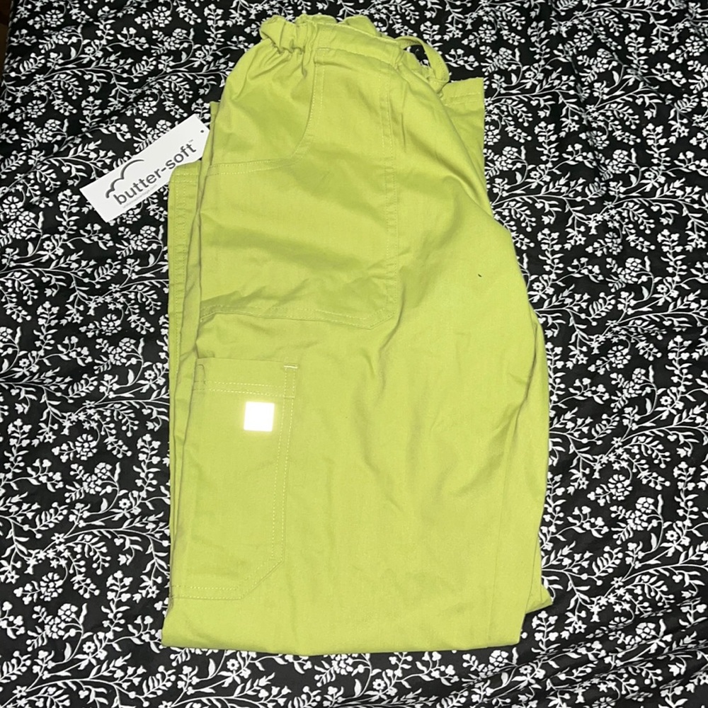 Buttersoft small Petite scrub pants new with tags!